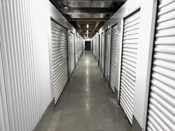 Storage Units at Entreposage Smartstop Self Storage - 2990 Sunnybrooke Blvd, Dorval QC